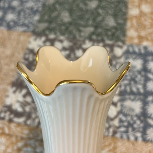 Vintage Ivory Lenox Meridian Collection Vase Scalloped Gold Trim Rigged - Picture 7 of 7